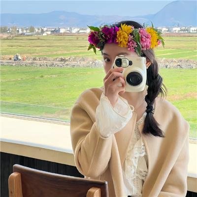 当红小花与神秘男子同车离开，公司火速否认，一夜之间引热议